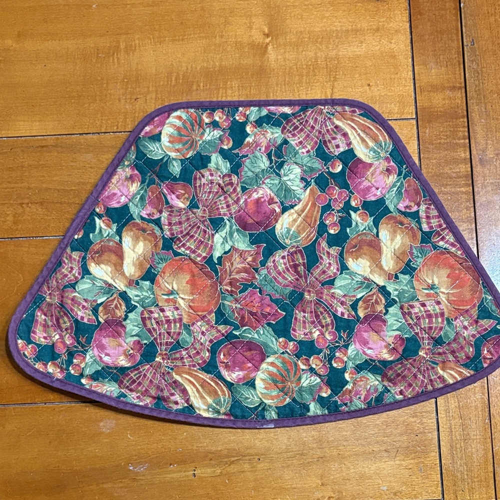 Quilted Placemats, Set of 6. Perfect for round or oval table